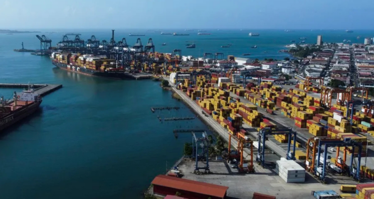 Naviera estatal china Cosco exige poder de veto en compra de puertos en Panamá, según Bloomberg
