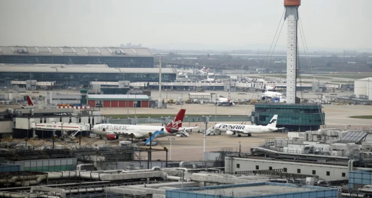 Reino Unido paralizó los aeropuertos de Londres tras problema de control del tráfico aéreo