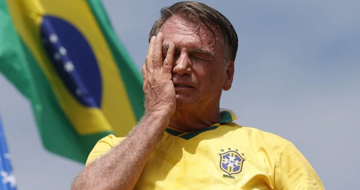 Corte Suprema de Brasil ordena que Bolsonaro use tobillera y le prohíbe usar redes sociales
