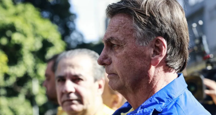 Cero contacto con diplomáticos: las 5 cautelares impuestas a Bolsonaro en Brasil ante riesgo de fuga