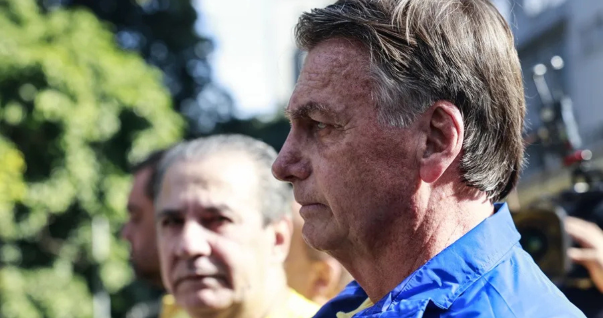 Cero contacto con diplomáticos: las 5 cautelares impuestas a Bolsonaro en Brasil ante riesgo de fuga