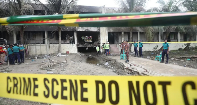 La mayoría niños: elevan a cerca de 30 los muertos tras estrellarse avión militar en Bangladesh