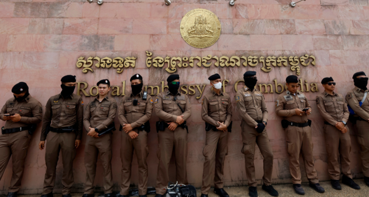 Tailandia declara ley marcial en ocho distritos fronterizos con Camboya