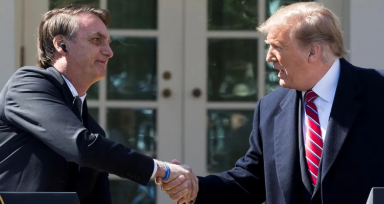 Trump reitera su apoyo a Bolsonaro y dice que nadie está contento con la caza de brujas en Brasil