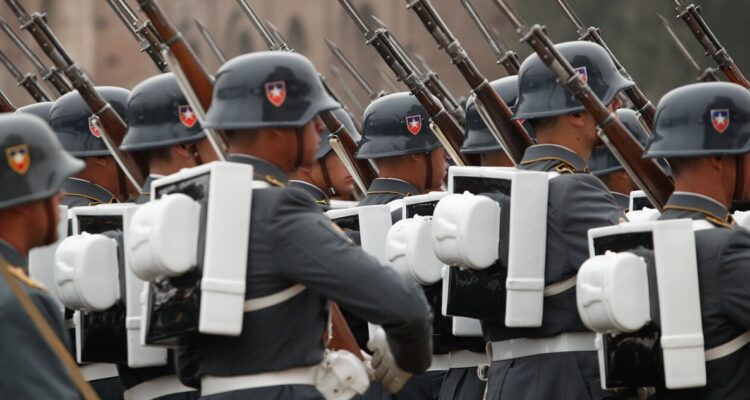 La Fiscalía confirmó que un suboficial está prófugo en el caso de presunto narcotráfico en el Ejército, por lo cual aún no ha sido procesado.
