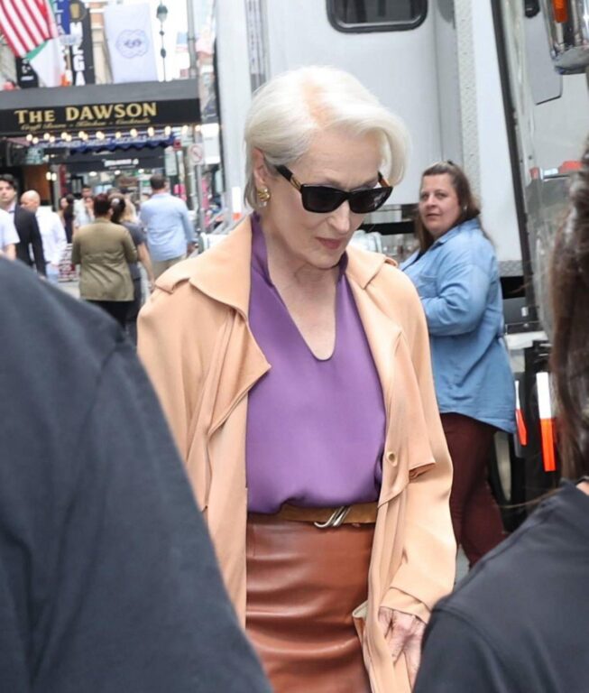 Primeras imágenes (y look) de Meryl Streep como Miranda Priestly en "El diablo viste a la moda 2"