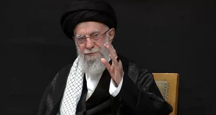 El líder supremo de Irán, Alí Jamenei, aparece por primera vez en público desde la guerra con Israel