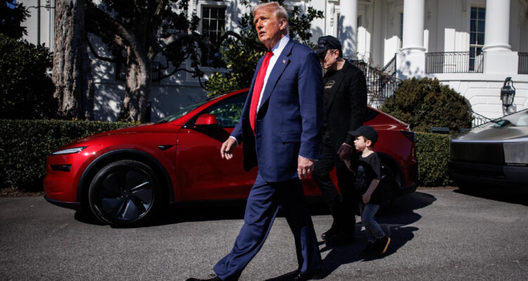 Nuevas tensiones entre Trump y Musk golpean las acciones de Tesla y lastran la apertura de Wall Street