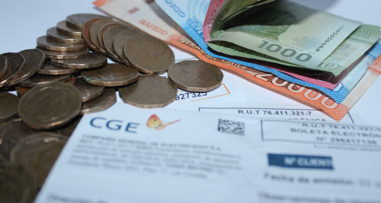 Gremio de Empresas Eléctricas niega cobro oculto por compensaciones: “son asumidas por las compañías”