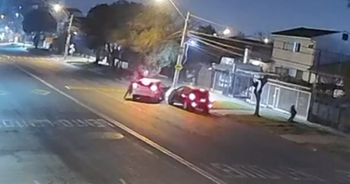 Delincuentes golpean con un martillo a conductor para robarle vehículo tras encerrona en Conchalí