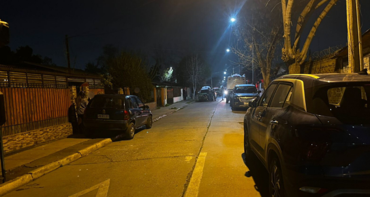 Encuentran cuerpo de adulta mayor dentro de una maleta enterrada en el patio de su casa en Recoleta
