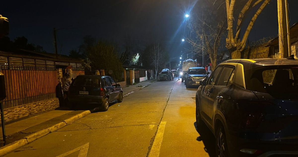 Encuentran cuerpo de adulta mayor dentro de una maleta enterrada en el patio de su casa en Recoleta