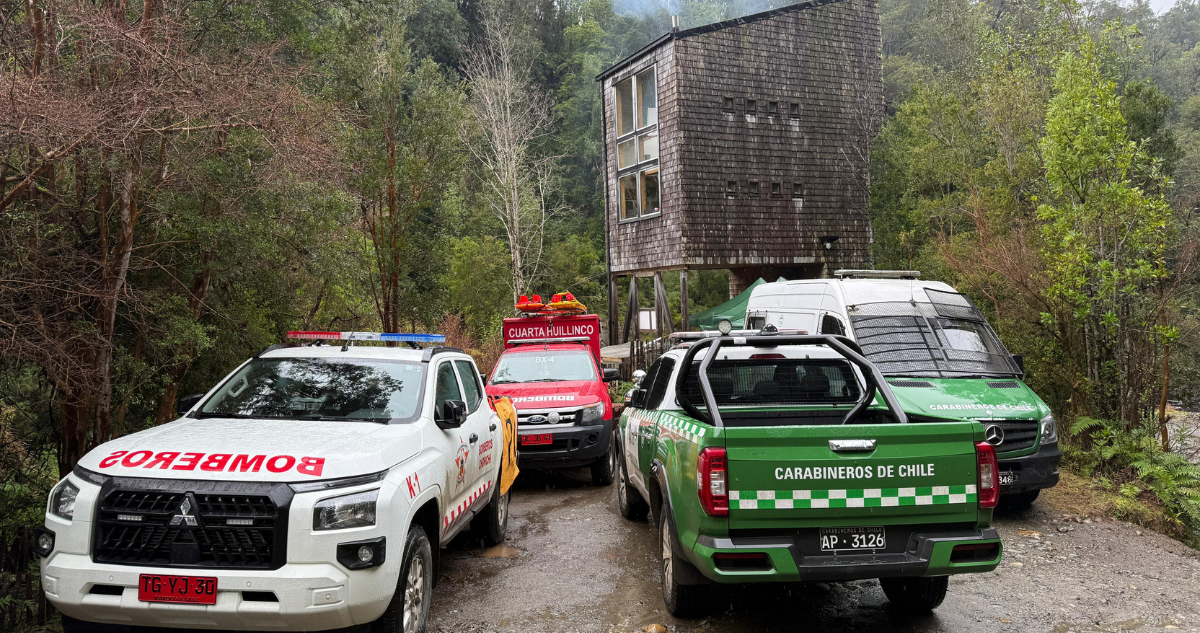 Equipos de emergencia en Parque Tepuhueico