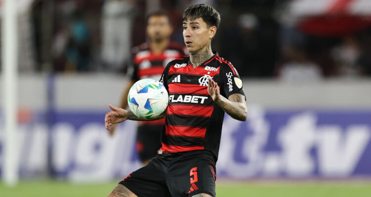 Erick Pulgar jugando para Flamengo