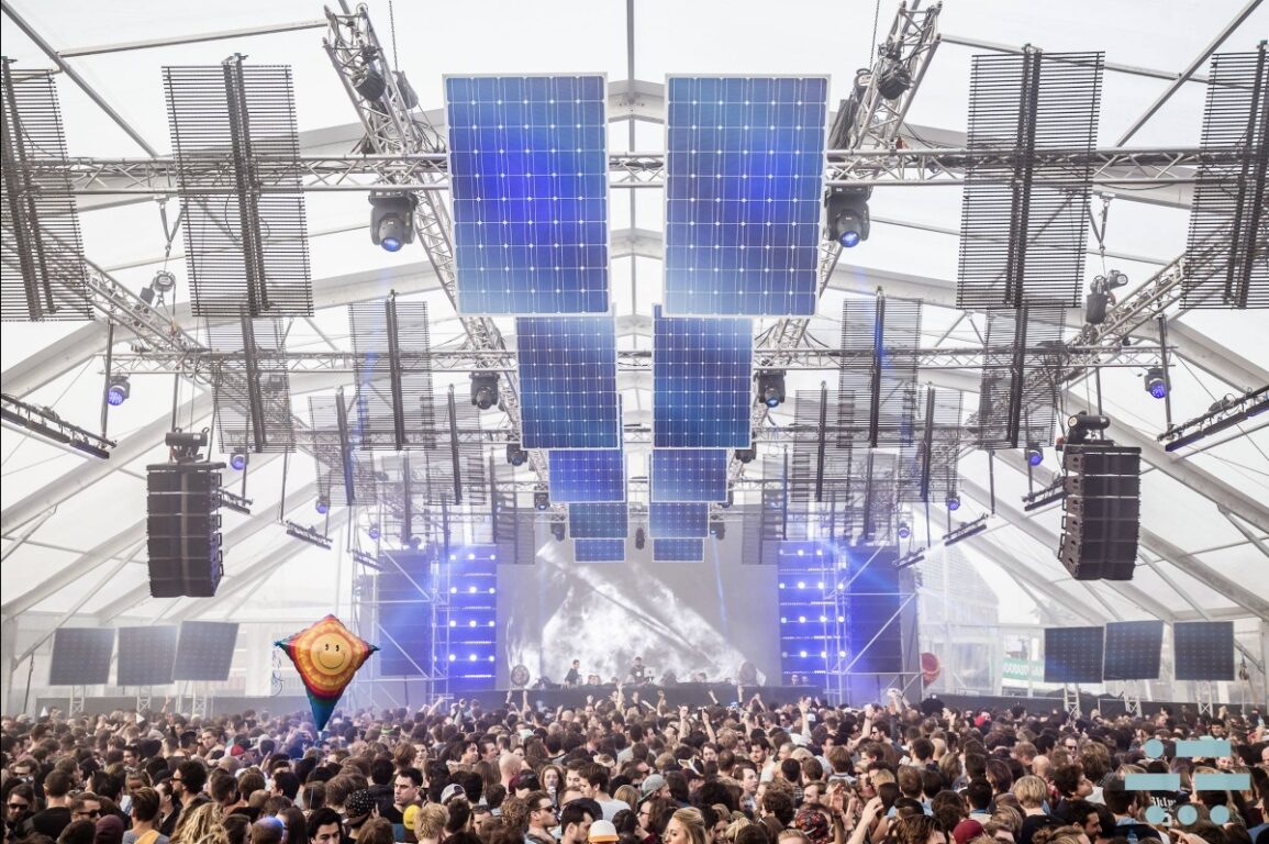 Llega a Chile la "megacarpa móvil" para conciertos de 8 mil personas: "Subsana la falta de espacios"