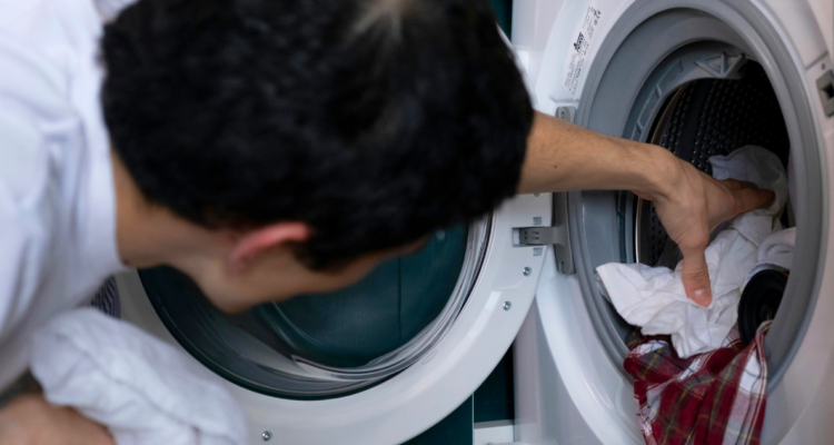 Estos son los objetos que nunca debes agregar a la lavadora