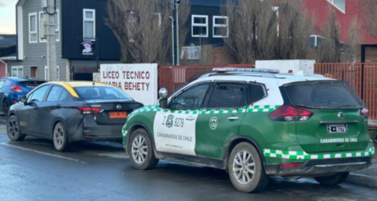 Estudiante de liceo en Punta Arenas intentó agredir con un machete a compañero tras riña