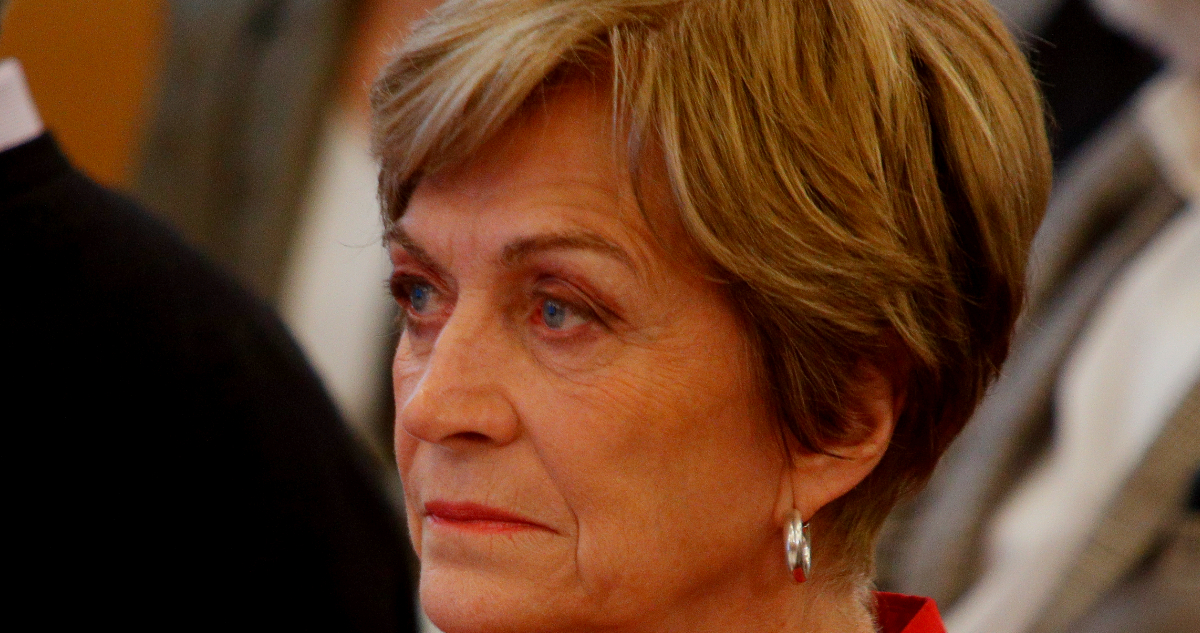 Evelyn Matthei exige “salir del barro” tras ataques en su contra de un supuesto Alzheimer