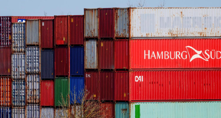 FMI prevé más crecimiento a nivel global en 2025 por anticipo de importaciones, sobre todo en China