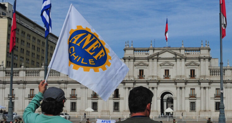 Funcionarios públicos traspasaron el millón: estas serían entidades y comunas con más alzas de puestos