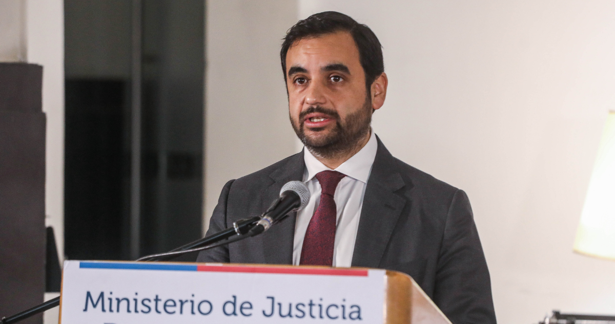 Gajardo asegura que ningún familiar cercano a una autoridad podrá ser notario según la nueva ley