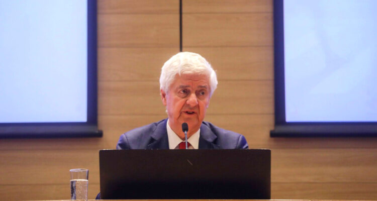 Gobierno solicita renuncia de director del SII, Javier Etcheberry, por evasión de contribuciones
