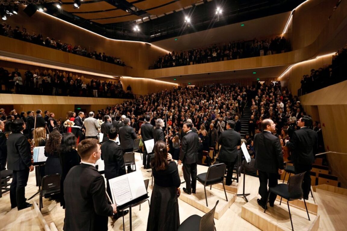 Así se escucha la Gran Sala Sinfónica Nacional tras 10 años de construcción en el corazón de Santiago