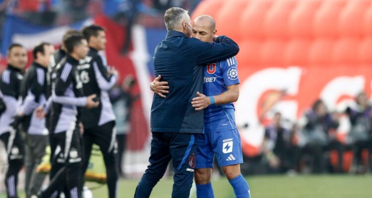 Gustavo Álvarez y su alegría por triunfo en el Superclásico ante Colo Colo en el estadio Nacional