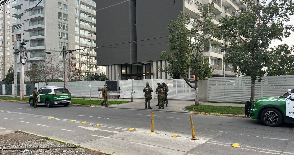 Hombre se parapeta en departamento en San Miguel tras disparar hacia Hospital Barros Luco