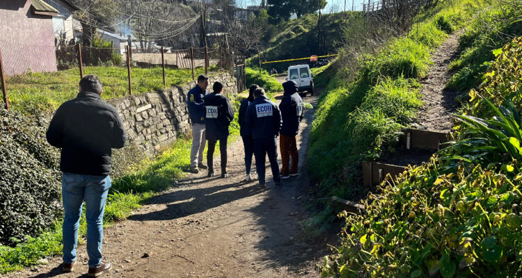 Asesinan a hombre en sector cerro La Pólvora de Concepción: recibió disparos en sus piernas