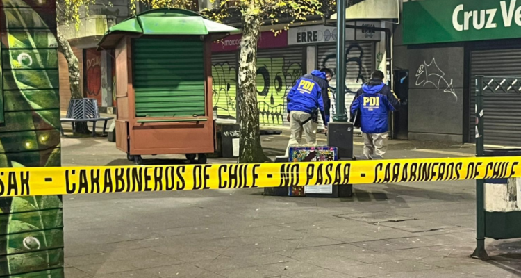 Sitio donde una joven apuñaló a una mujer en Puerto Montt, cuya formalización será este lunes