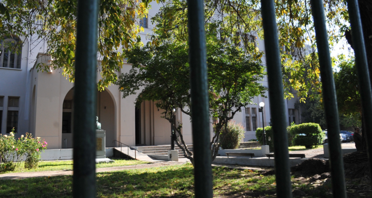 Nuevos disturbios en el INBA: denuncian lanzamiento de fuegos arficiales e incidente con profesores