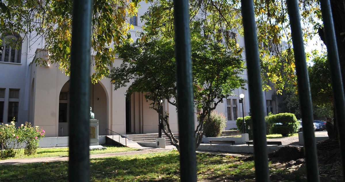 Nuevos disturbios en el INBA: denuncian lanzamiento de fuegos arficiales e incidente con profesores