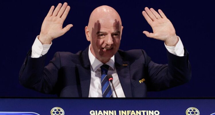 Infantino repudia el racismo contra Jess Carter en plena Eurocopa 2025