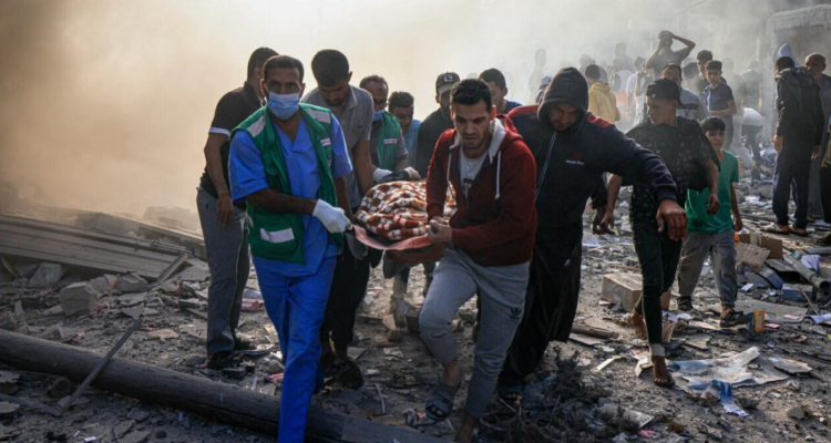 Israel mata a 62 palestinos en Gaza, entre ellos 32 que aguardaban el reparto de alimentos