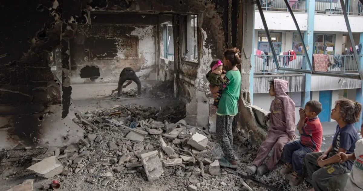 Israel mata a 80 palestinos en Gaza antes de asistir a Catar a negociar tregua