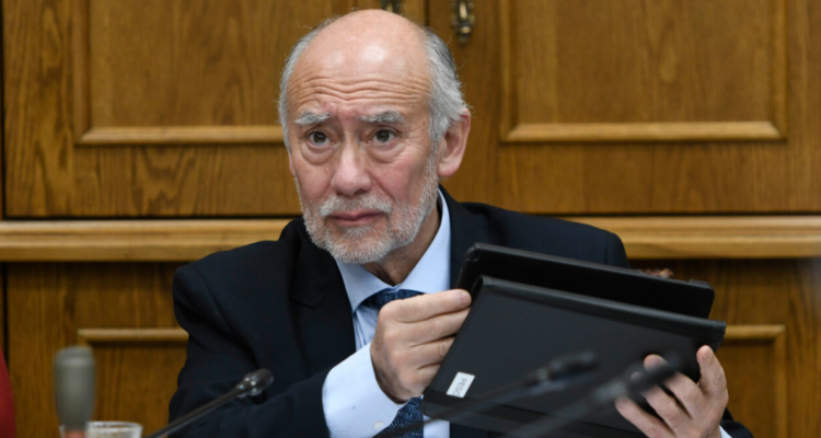 Senador Iván Flores