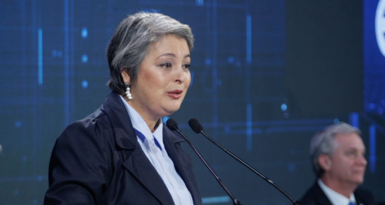 Jara: “Matthei agarraba a garabatos a parlamentarios. Kast no sé qué aporte concreto ha hecho al país”