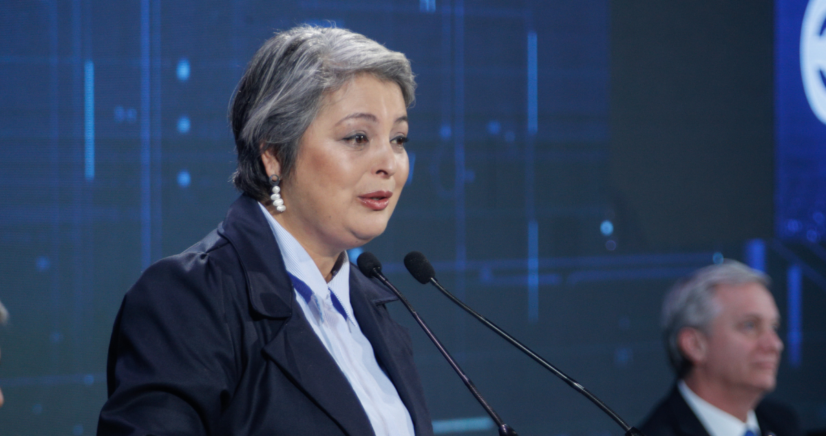 Jara: “Matthei agarraba a garabatos a parlamentarios. Kast no sé qué aporte concreto ha hecho al país”