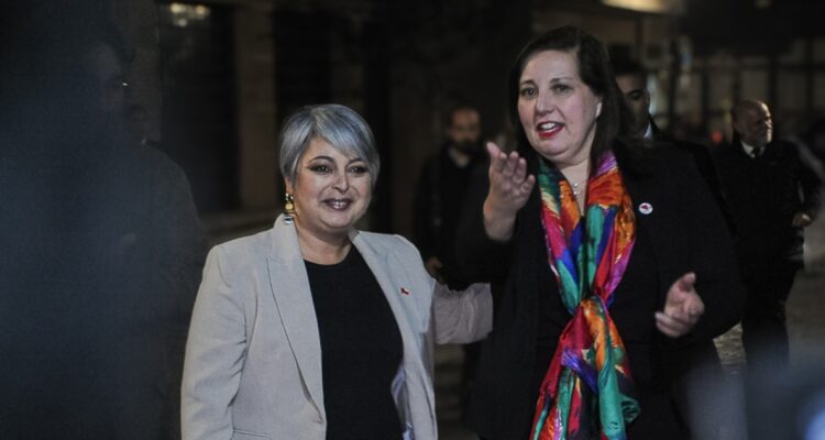 Jeanette Jara y Paulina Vodanovic.