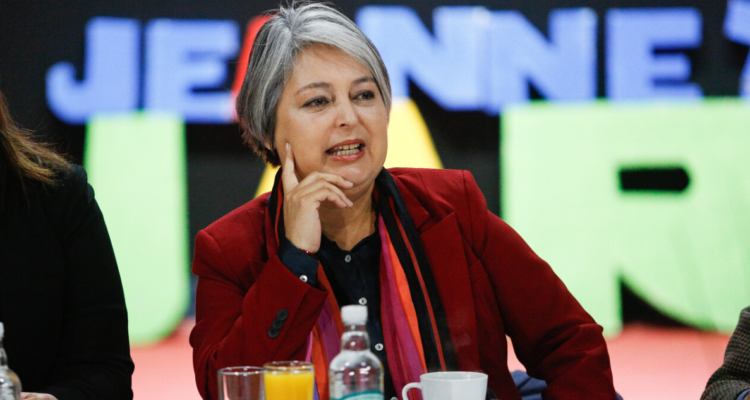 Jeannette Jara descarta suspender su militancia en el PC No, ese tema no está sobre la mesa