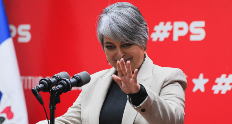 Jeannette Jara quita piso a Jadue y afirma que sobre su militancia en el PC “seré yo quien responda”