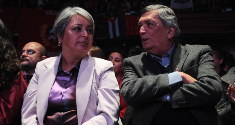 Jeannette Jara ganó con fuerza, pero su cercanía al Partido Comunista revive temores históricos, plantea Orlando Sáenz