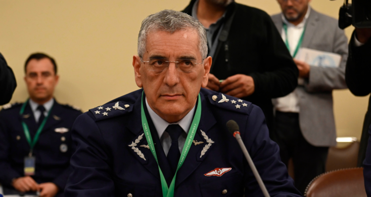 Jefe de la FACh señala que Presidente Boric “no tiene injerencia de dar una indicación” en caso narco