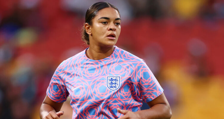 Jess Carter entrenando con Inglaterra en Eurocopa