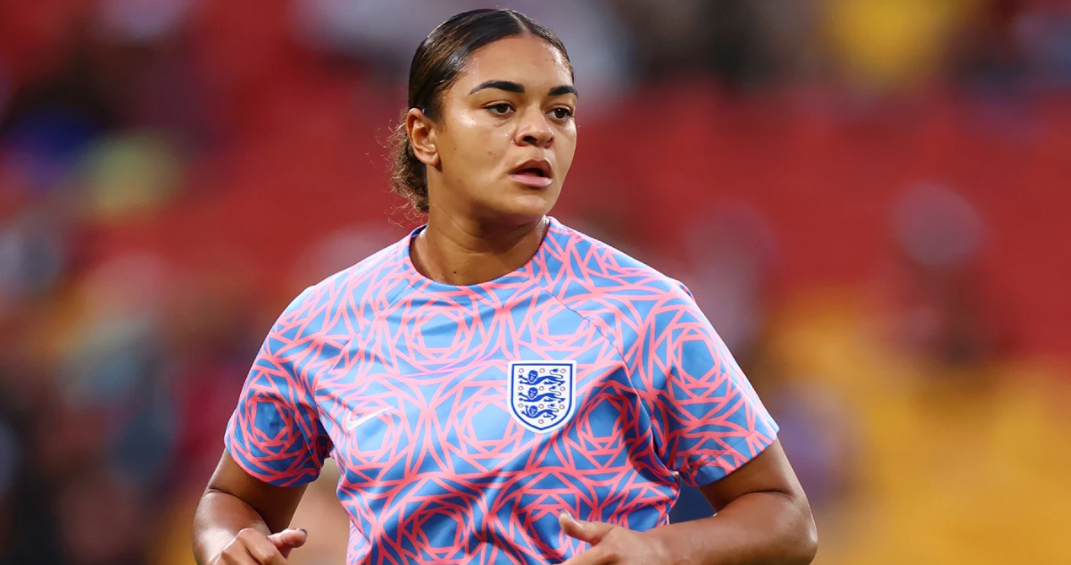 Jess Carter entrenando con Inglaterra en Eurocopa