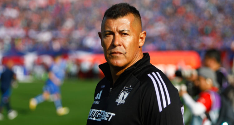 Jorge Almirón dirigiendo en Colo Colo