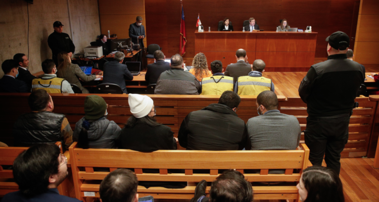 Comienza juicio oral contra 18 imputados por licencias falsas: perjuicio se estima en $30 mil millones