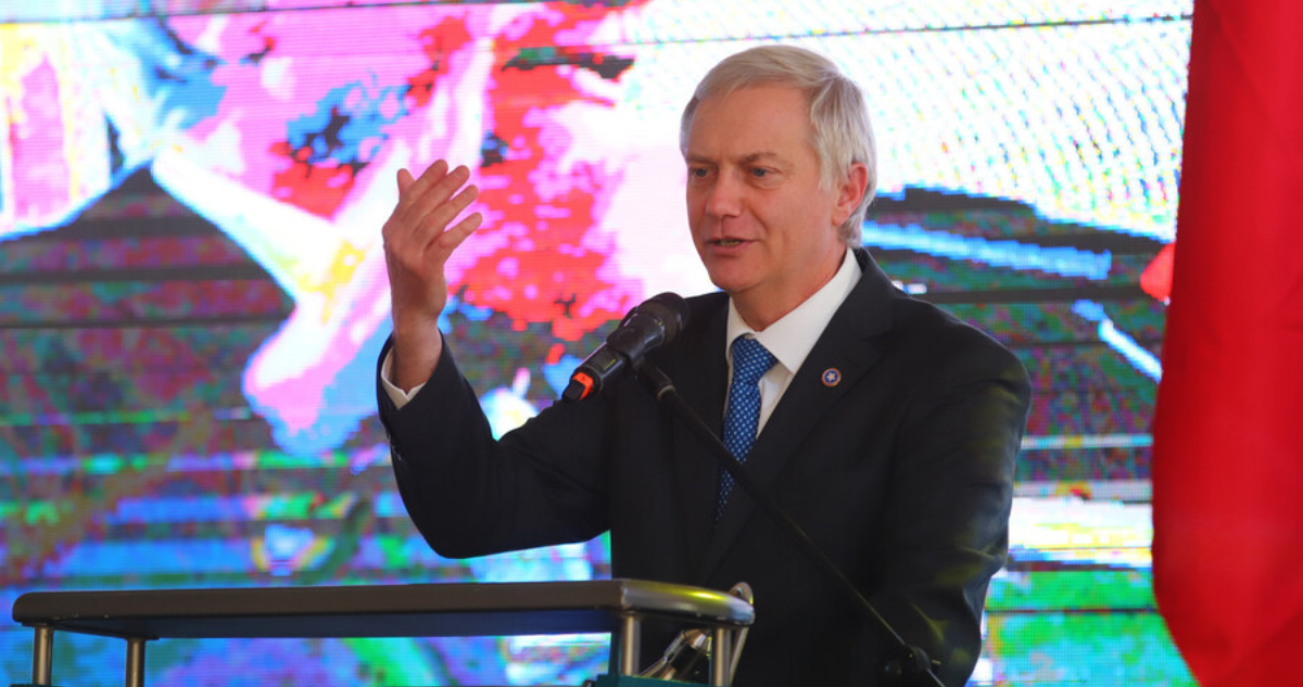 Kast supera a Jeannete Jara en la encuesta Cadem.