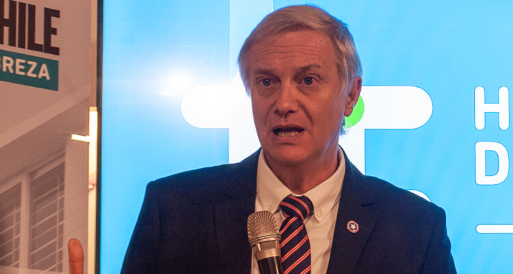 Kast valora que Matthei desistiera de denuncia y le señala que adversario a vencer de ambos es Jara